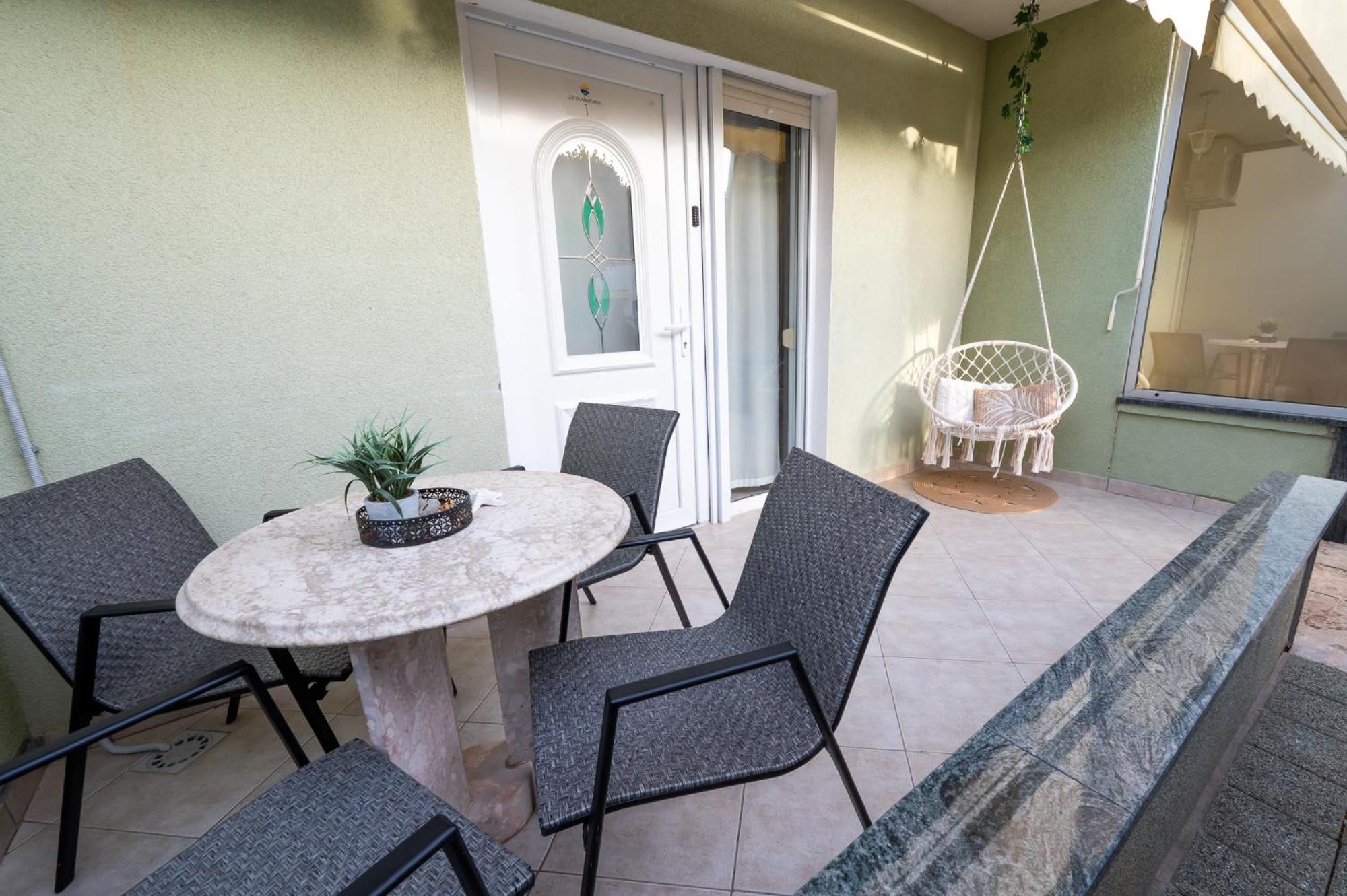 Locus Apartments Петркане Екстериор снимка