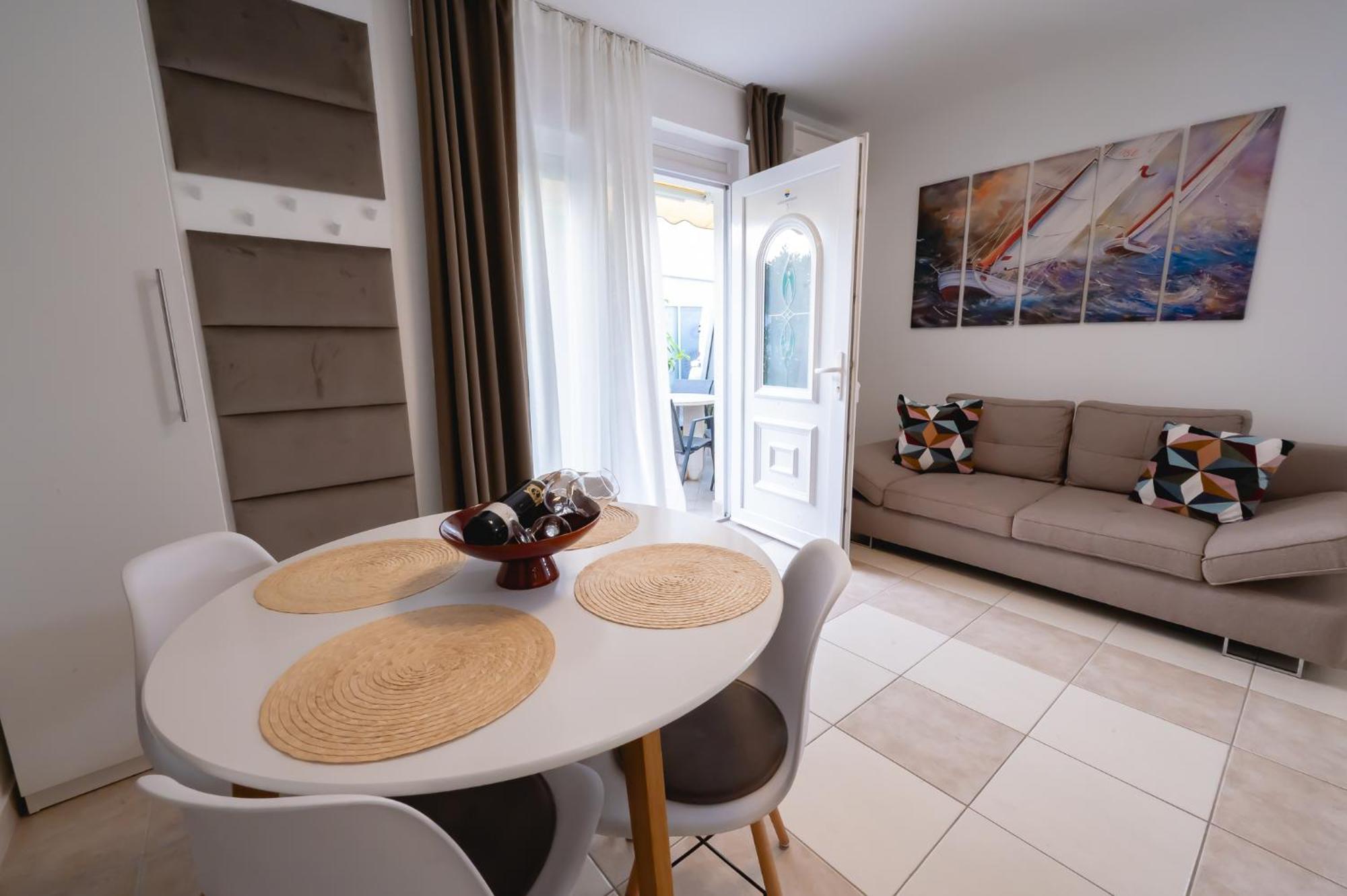Locus Apartments Петркане Екстериор снимка