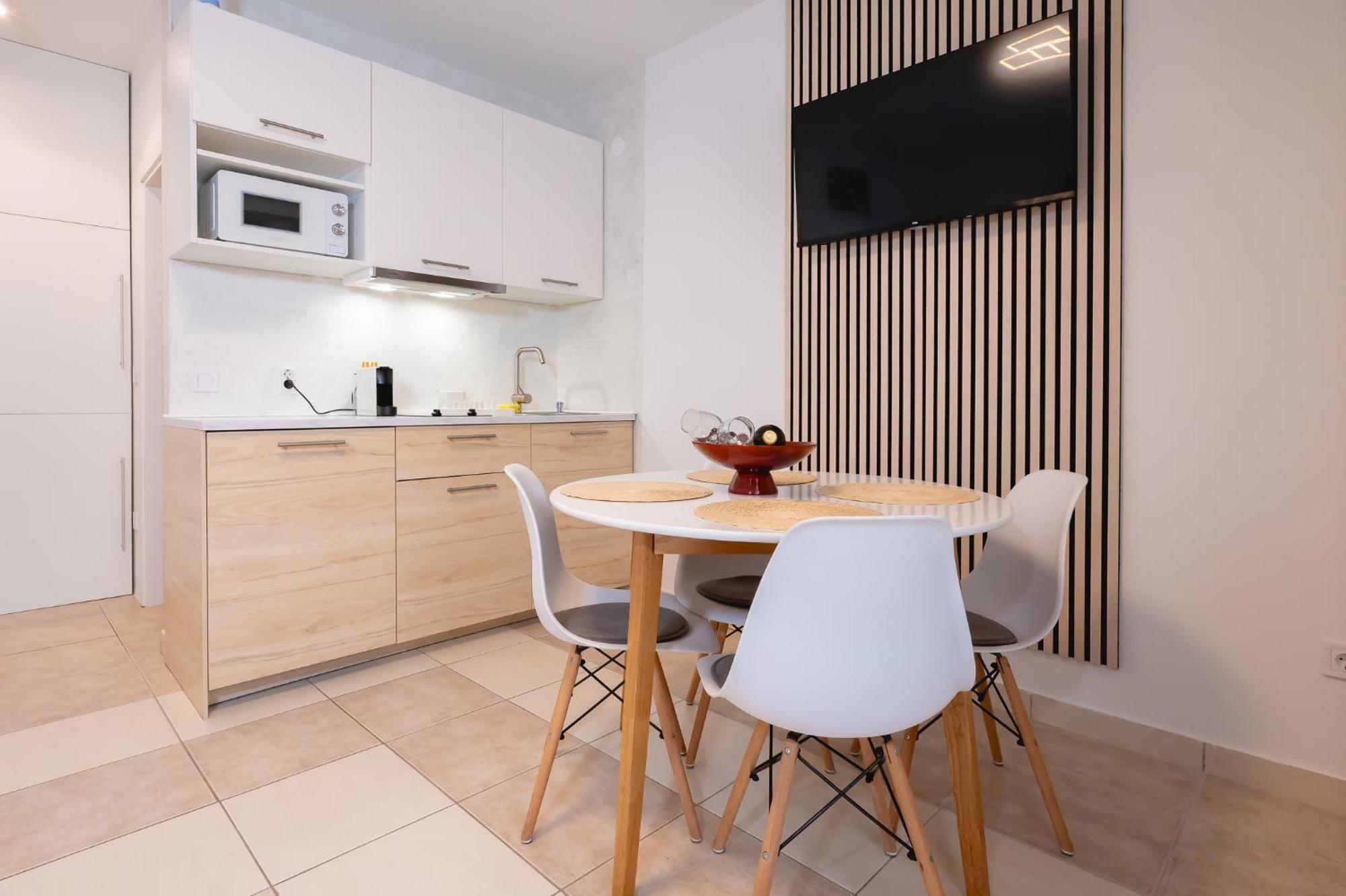 Locus Apartments Петркане Екстериор снимка